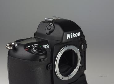 Nikon F100 + MB-15 Battery Grip