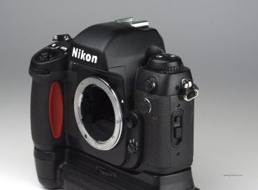 Nikon F100 + MB-15 Battery Grip