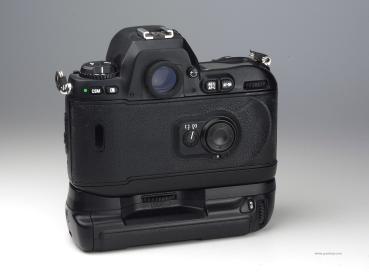 Nikon F100 + MB-15 Battery Grip