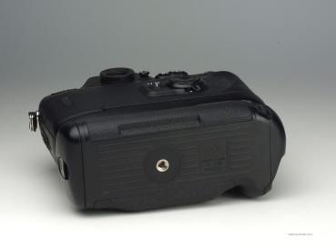 Nikon F100 + MB-15 Battery Grip