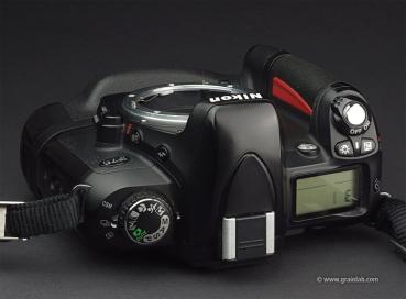 Nikon F75 + MB-18
