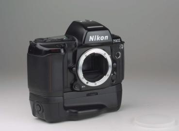Nikon F90X + MB-10