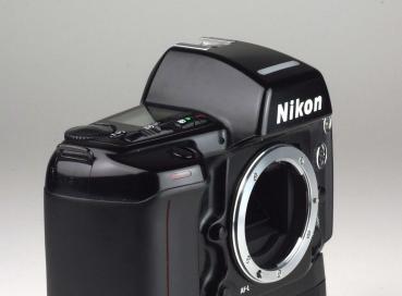 Nikon F90X + MB-10