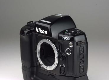 Nikon F90X + MB-10
