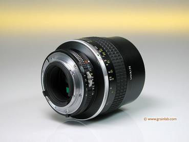 Nikon Nikkor 1.8/105mm in OVP