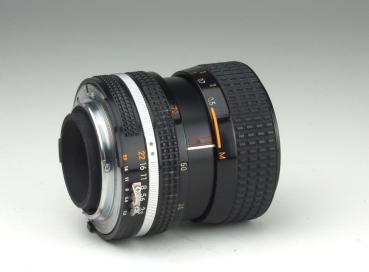 Preview: Nikon Nikkor 35-70mm f/3.3-4.5 AIS Preview: Nikon Nikkor 35-70mm f/3.3-4.5 AIS