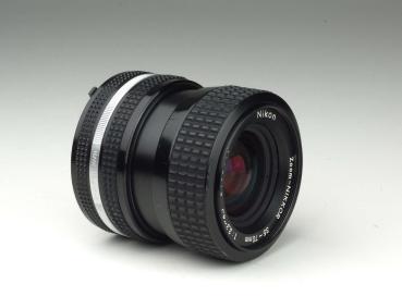 Preview: Nikon Nikkor 35-70mm f/3.3-4.5 AIS Preview: Nikon Nikkor 35-70mm f/3.3-4.5 AIS