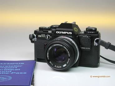 Olympus OM-10 black mit Manual Adapter und Zuiko 1.8/50mm