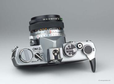 Olympus OM-2n + Zuiko 1.8/50mm