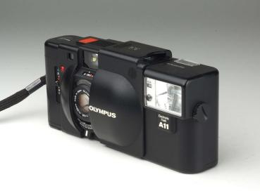 Preview: Olympus XA + A11 Blitz