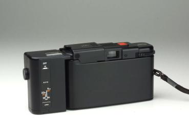 Preview: Olympus XA + A11 Blitz