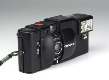 Preview: Olympus XA + A11 Blitz