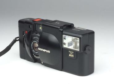 Preview: Olympus XA + A11 Blitz