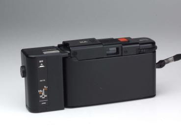 Preview: Olympus XA + A11 Blitz