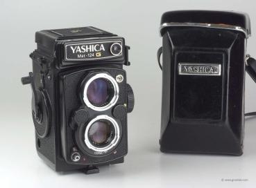 Yashica MAT-124G