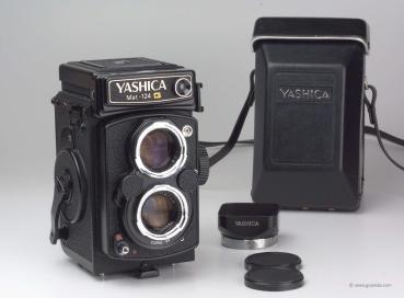 Yashica MAT-124G