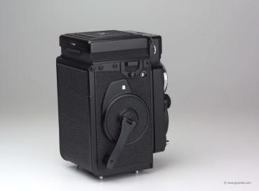 Preview: Yashica MAT-124G
