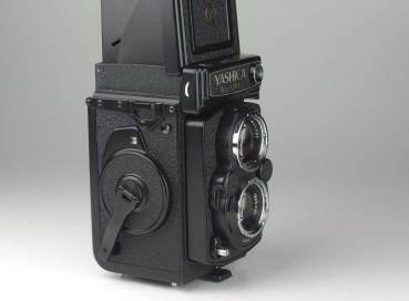 Preview: Yashica MAT-124G
