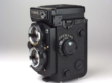 Yashica MAT-124G