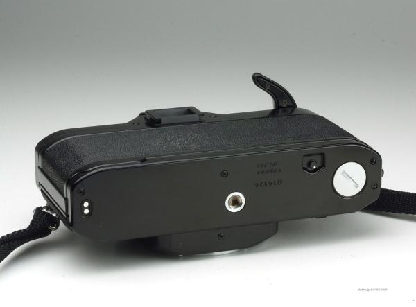 Canon AV-1 black