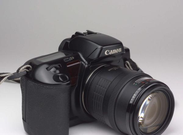 Canon EOS 10 + Canon EF 35-105mm f/3.5-4.5