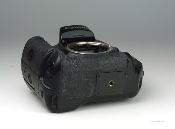 Canon EOS 5 + VG-10