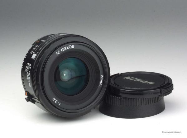 Nikon AF Nikkor 28mm f/2.8