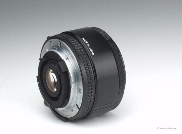 Nikon AF Nikkor 28mm f/2.8