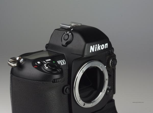 Nikon F100 + MB-15 Battery Grip