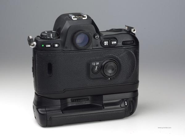Nikon F100 + MB-15 Battery Grip