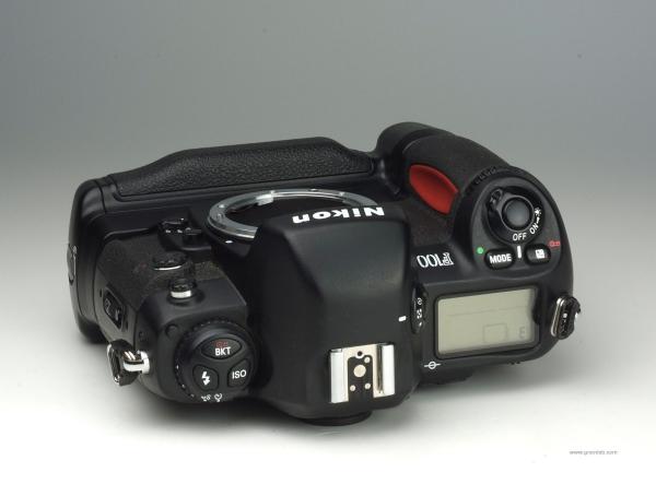 Nikon F100 + MB-15 Battery Grip