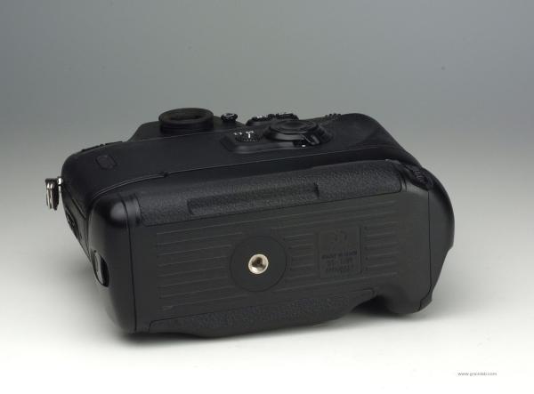 Nikon F100 + MB-15 Battery Grip