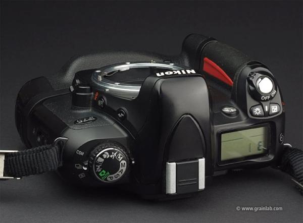 Nikon F75 + MB-18