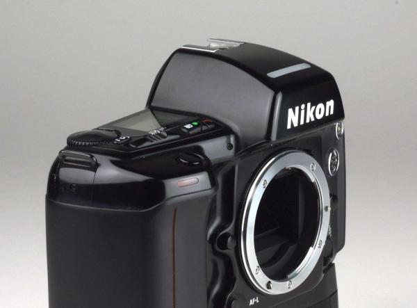 Nikon F90X + MB-10