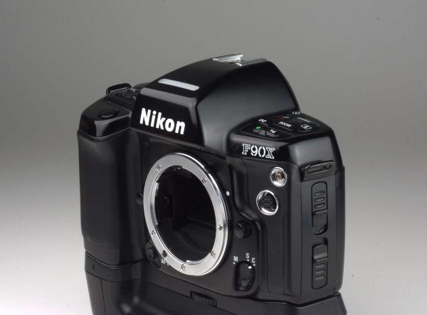 Nikon F90X + MB-10