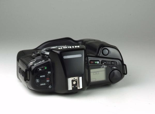 Nikon F90X + MB-10