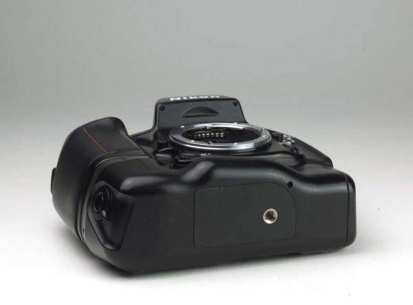 Nikon F90X + MB-10