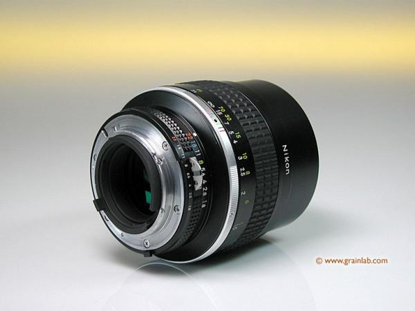 Nikon Nikkor 1.8/105mm in OVP