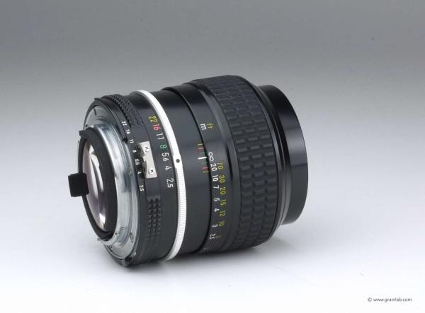 Nikon Nikkor 105mm f/2.5 AI