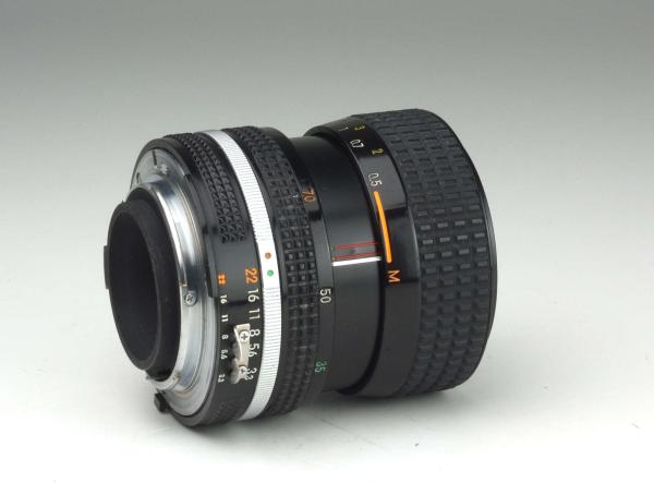 Nikon Nikkor 35-70mm f/3.3-4.5 AIS