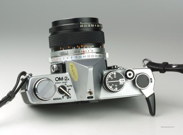 Olympus OM-2n + Zuiko 1.4/50mm