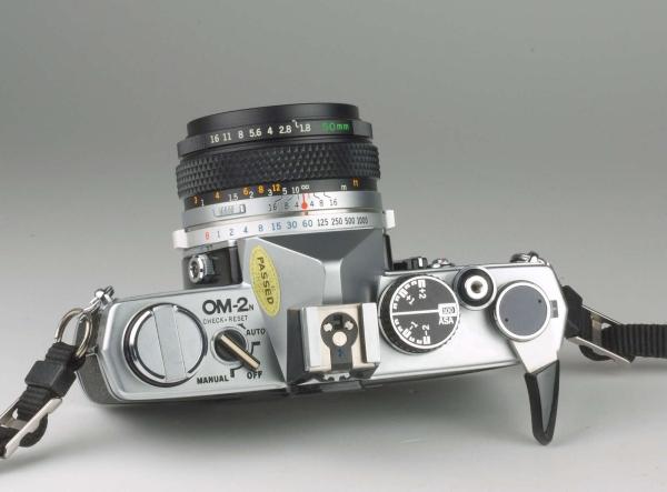 Olympus OM-2n + Zuiko 1.8/50mm