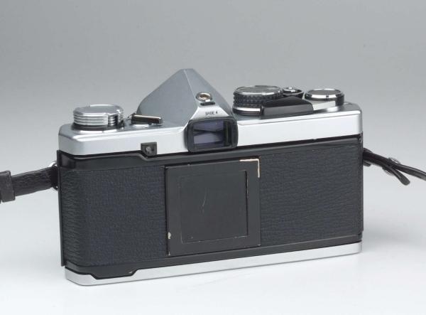 Olympus OM-2n + Zuiko 1.8/50mm