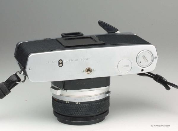 Olympus OM-2n + Zuiko 1.8/50mm