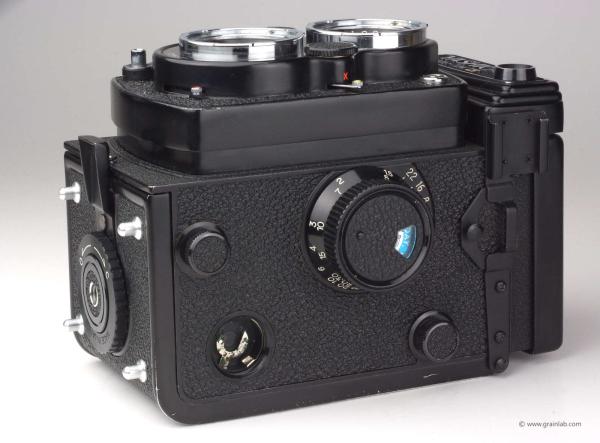 Yashica MAT-124G
