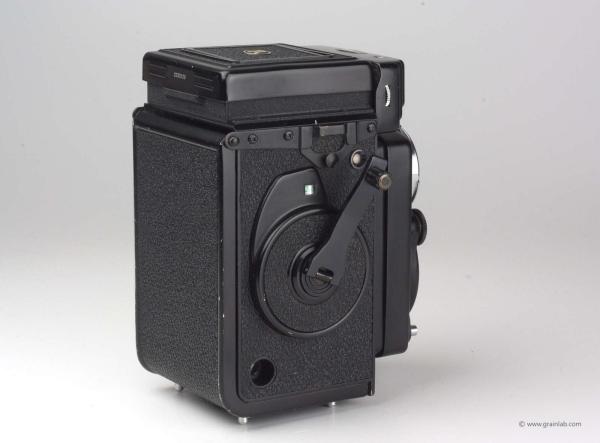 Yashica MAT-124G