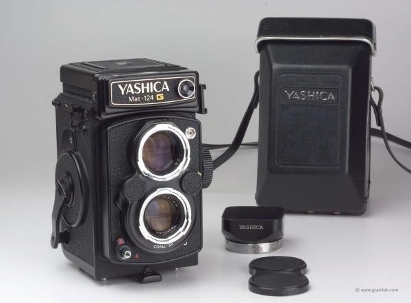Yashica MAT-124G