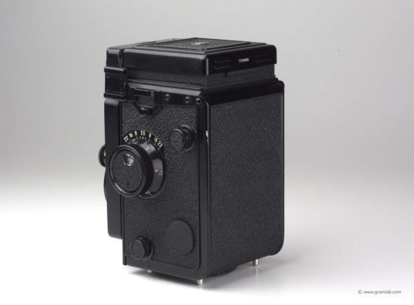 Yashica MAT-124G