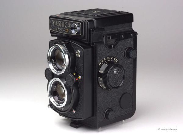 Yashica MAT-124G