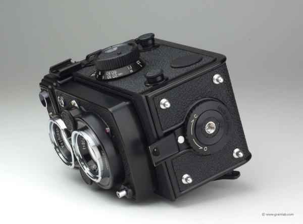 Yashica MAT-124G
